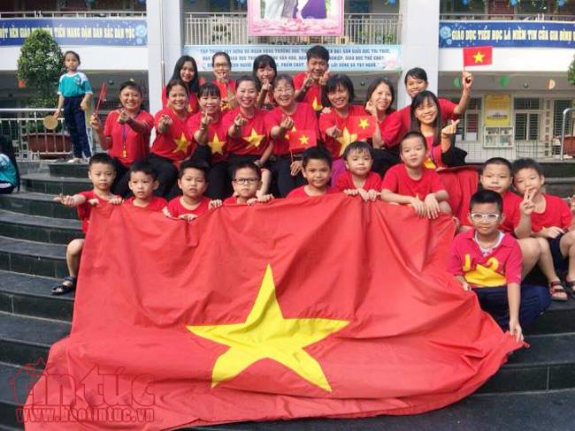 Triệu trái tim đổ xuống đường, hướng về U23 Việt Nam ảnh 9